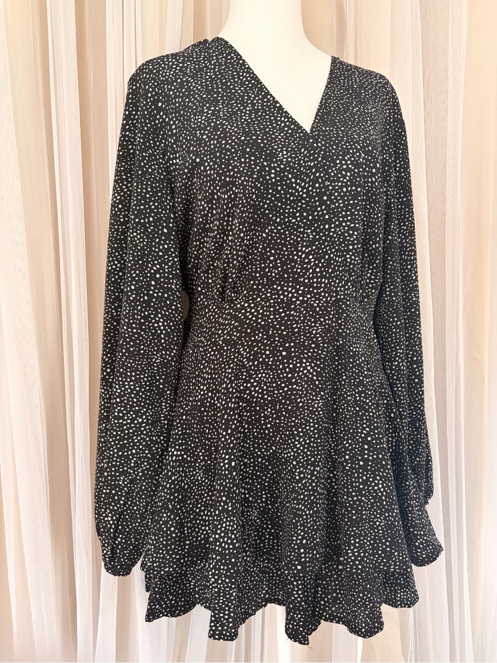Dex Black and White Speckled V-Neck Long Sleeve Dress